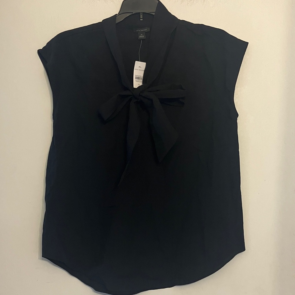 Ann Taylor NWT front neck tie black sleeveless/ capped sleeve top XS